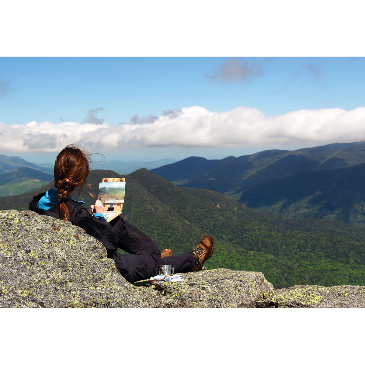 New Wave u.go Plein Air Anywhere Pochade in use outdoors New Wave u.go Plein Air Anywhere Pochade in use outdoors