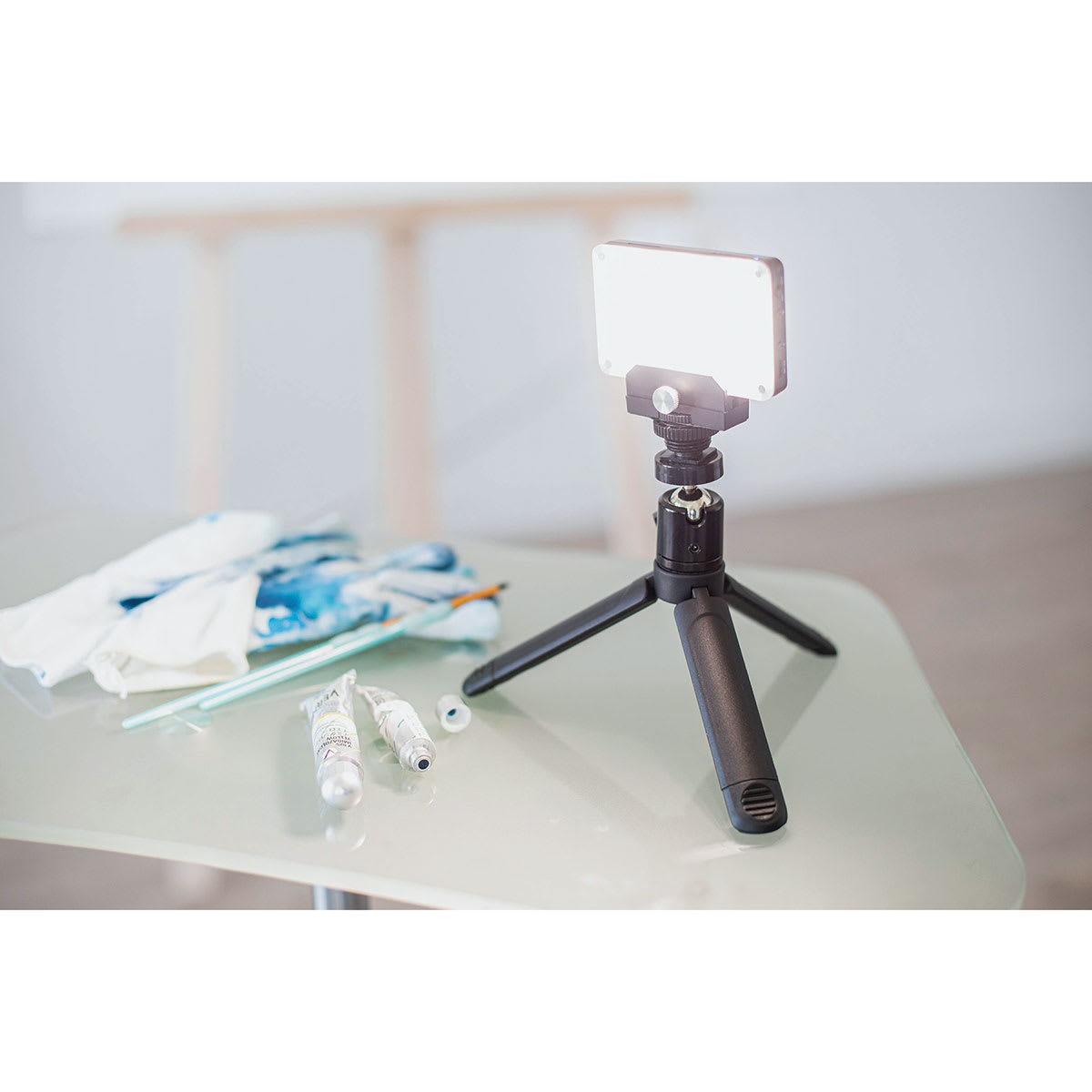 Artograph Mini Tripod Tabletop Stand (Tripod with light, Standing on palette)