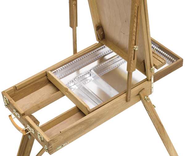 Blick French Easel by Jullian - Inside closeup of metal lined open sketchbox. Blick French Easel by Jullian - Inside closeup of metal lined open sketchbox.