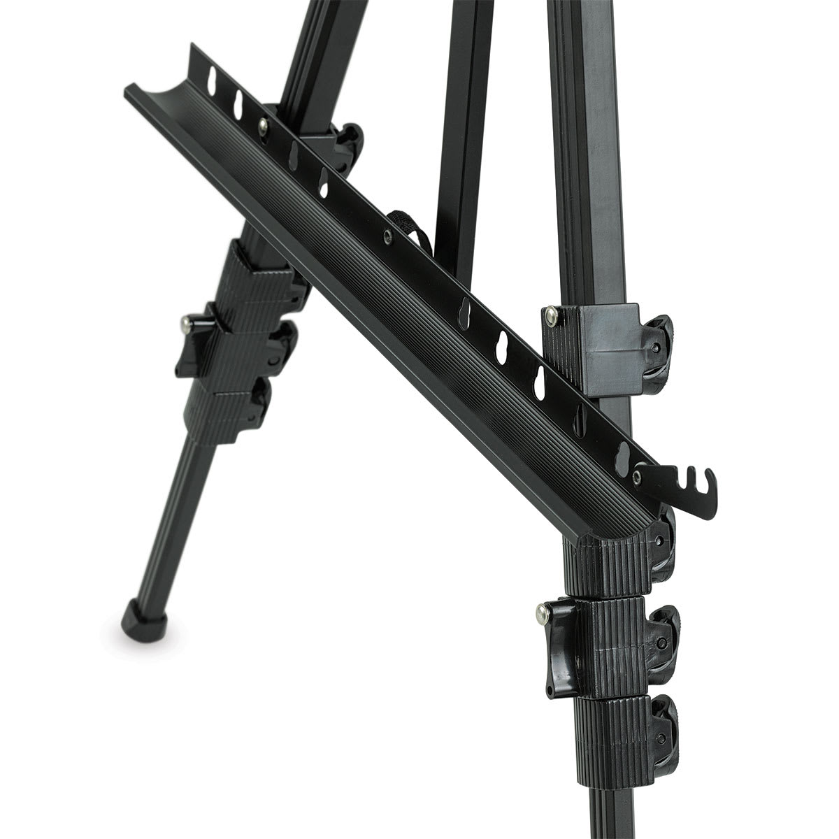 Close-up of the canvas tray on the Blick Studio Aluminum Tripod Travel Easel. Close-up of the canvas tray on the Blick Studio Aluminum Tripod Travel Easel.
