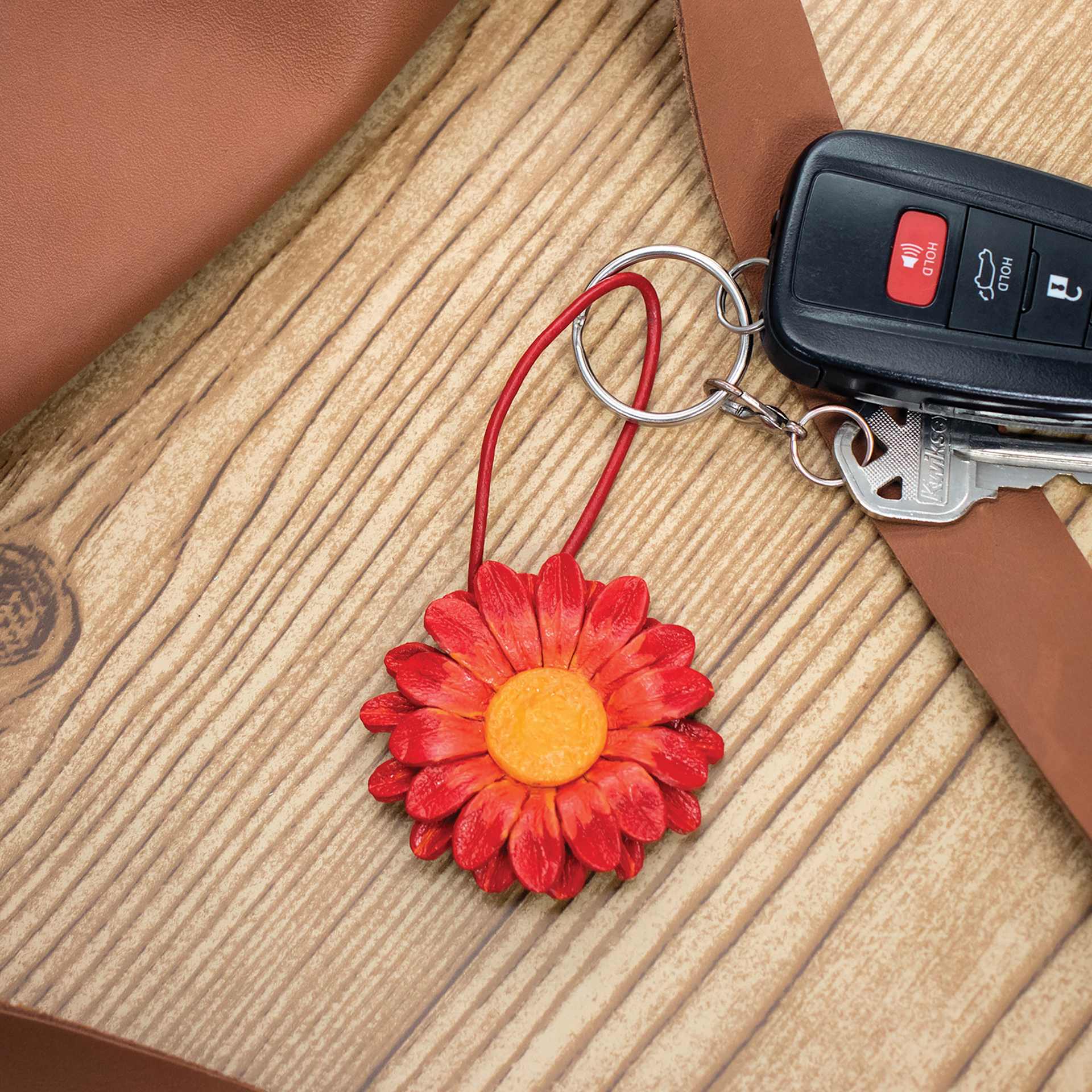 Realeather Daisy Leather Sculpting Kit - Daisy Flower, finished charm on keychain
