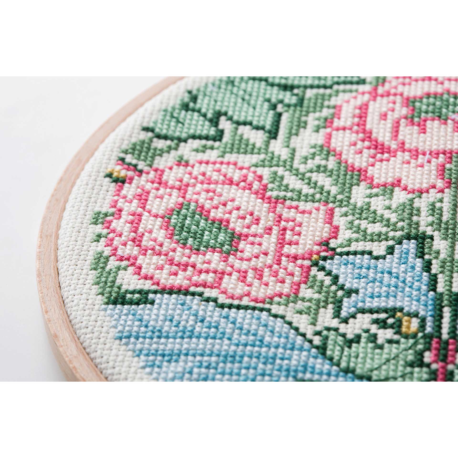 DMC The Museum Collection Cross Stitch Kit - “Myrtle” by J.H. Dearle, pattern close-up