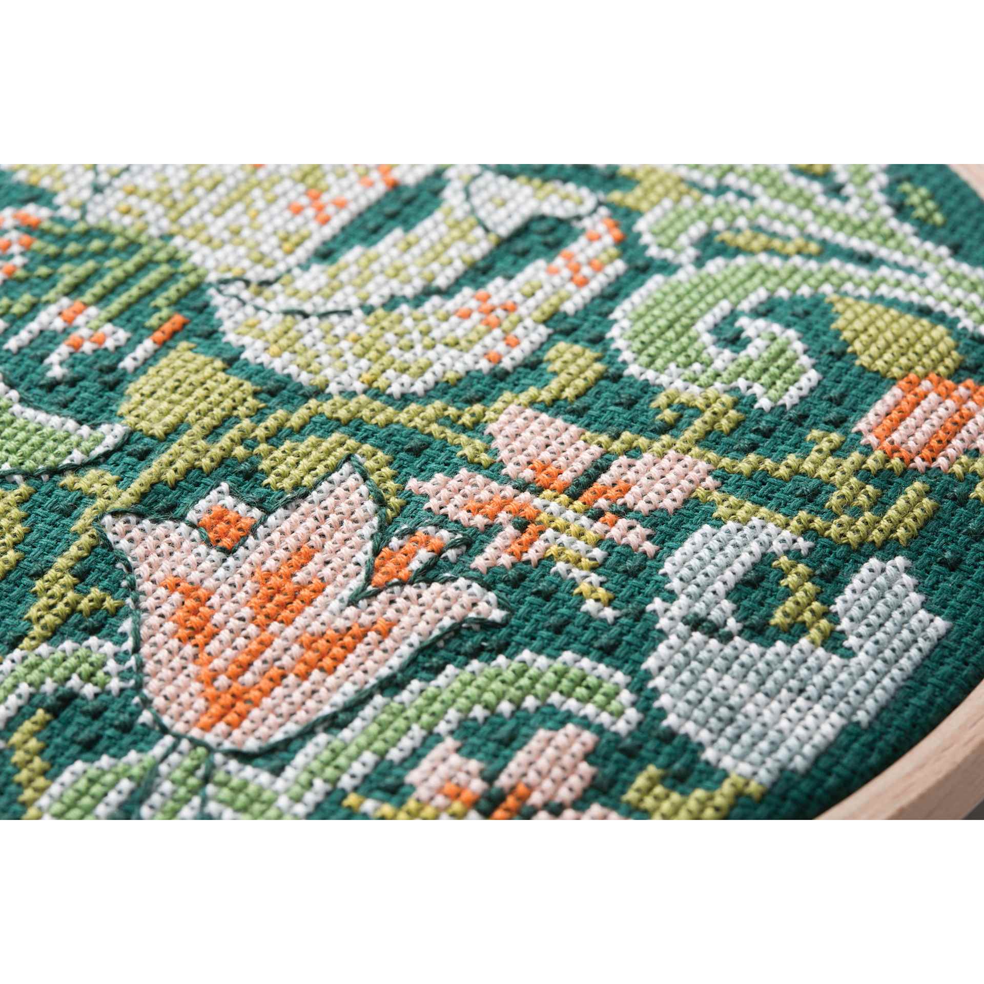 DMC The Museum Collection Cross Stitch Kit - “Golden Lily” by J.H. Dearle, pattern close-up