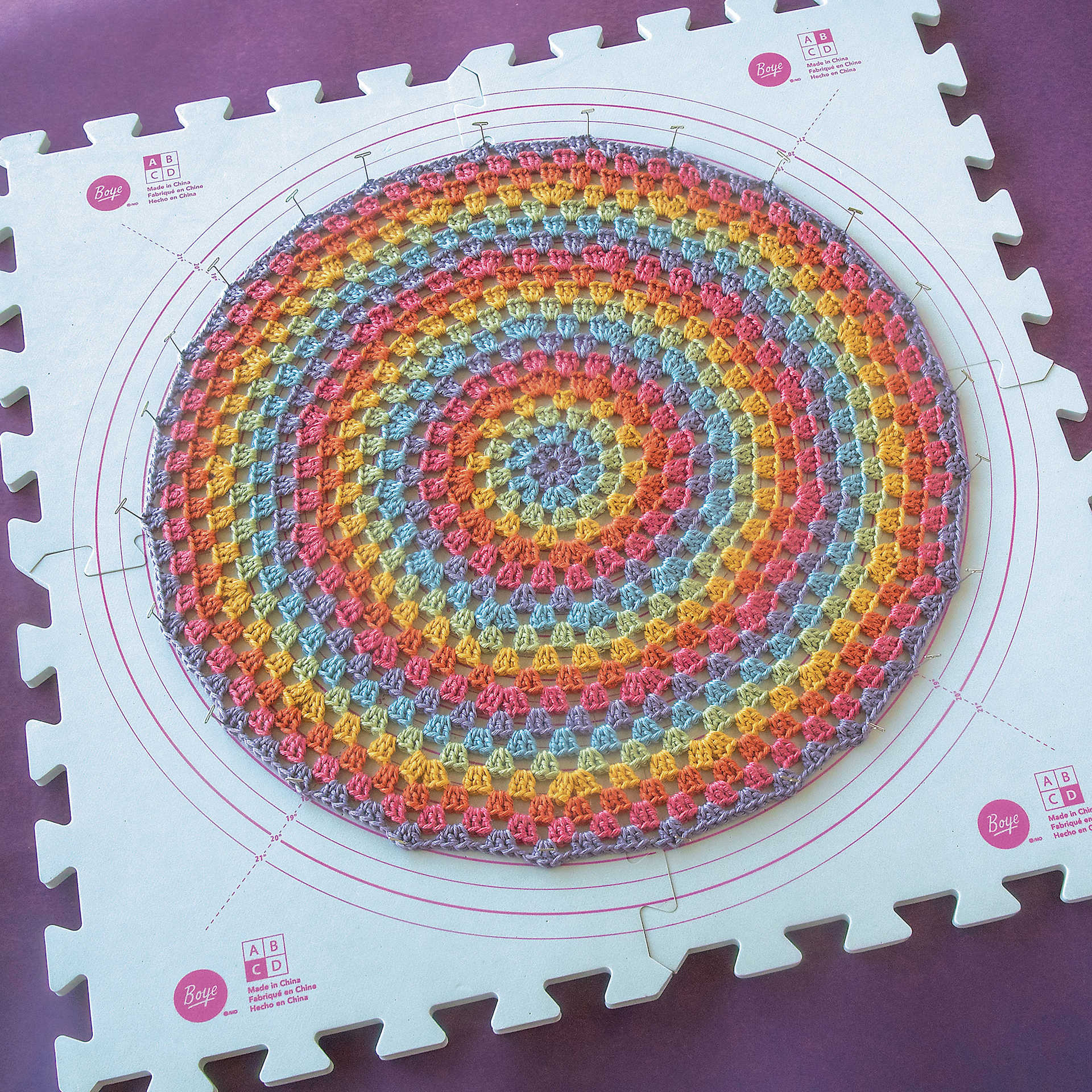Boye Interlocking Blocking Board - Circle Print - finished project example