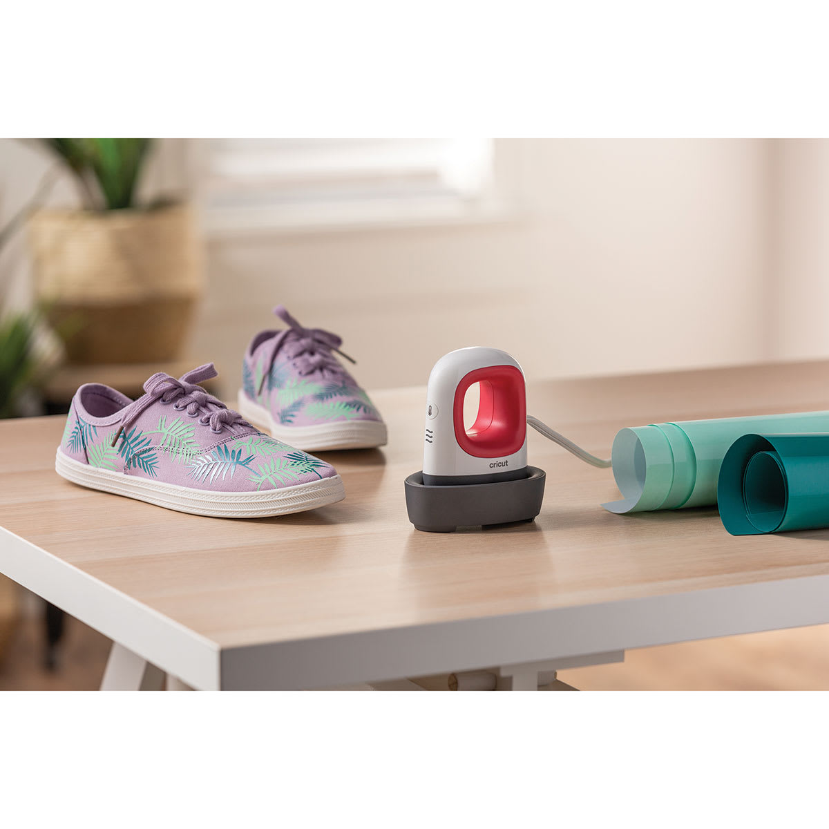 Cricut EasyPress Mini - Shoes and Infusible Ink Sheets not included