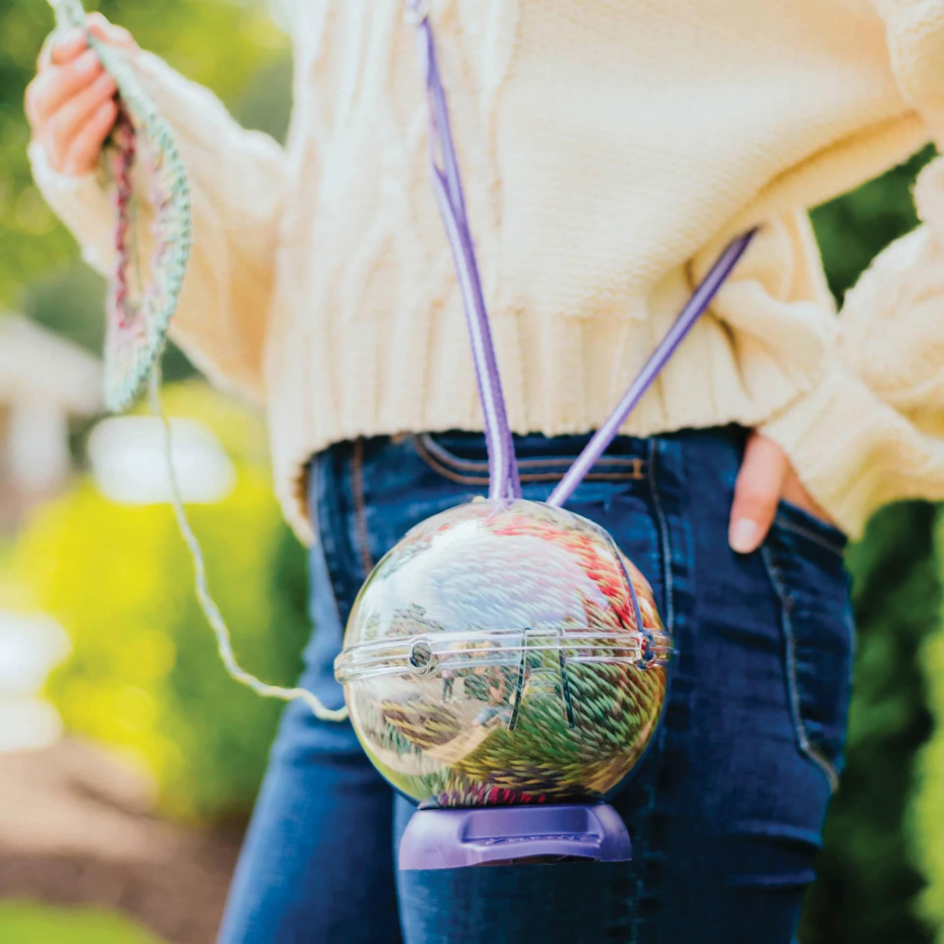 Prym Yarnit Yarn Holder - outdoor use close-up