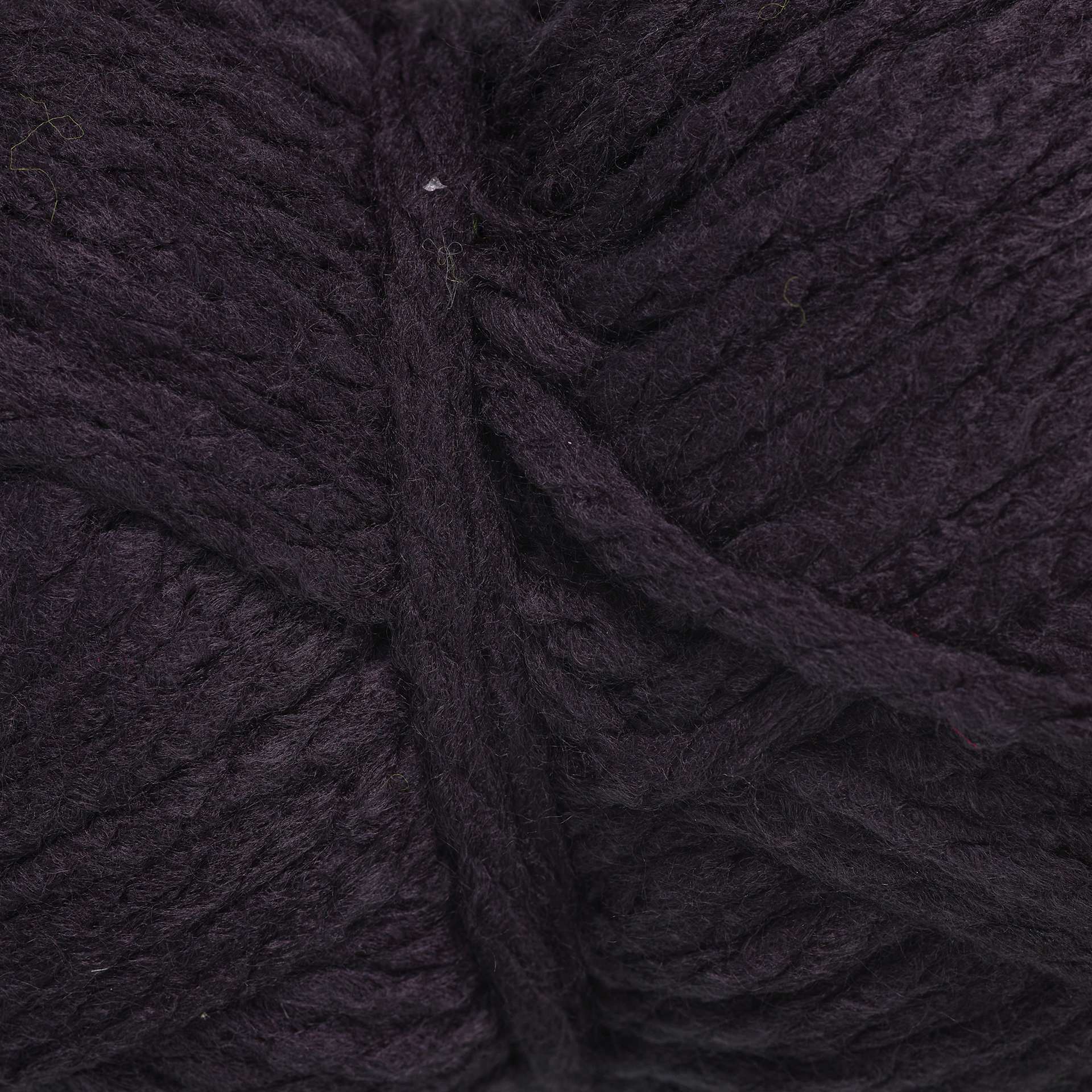 Pepperell Jumbo Roving 3-Ply Craft Yarn - 8 oz, 150 yds, Black - close-up