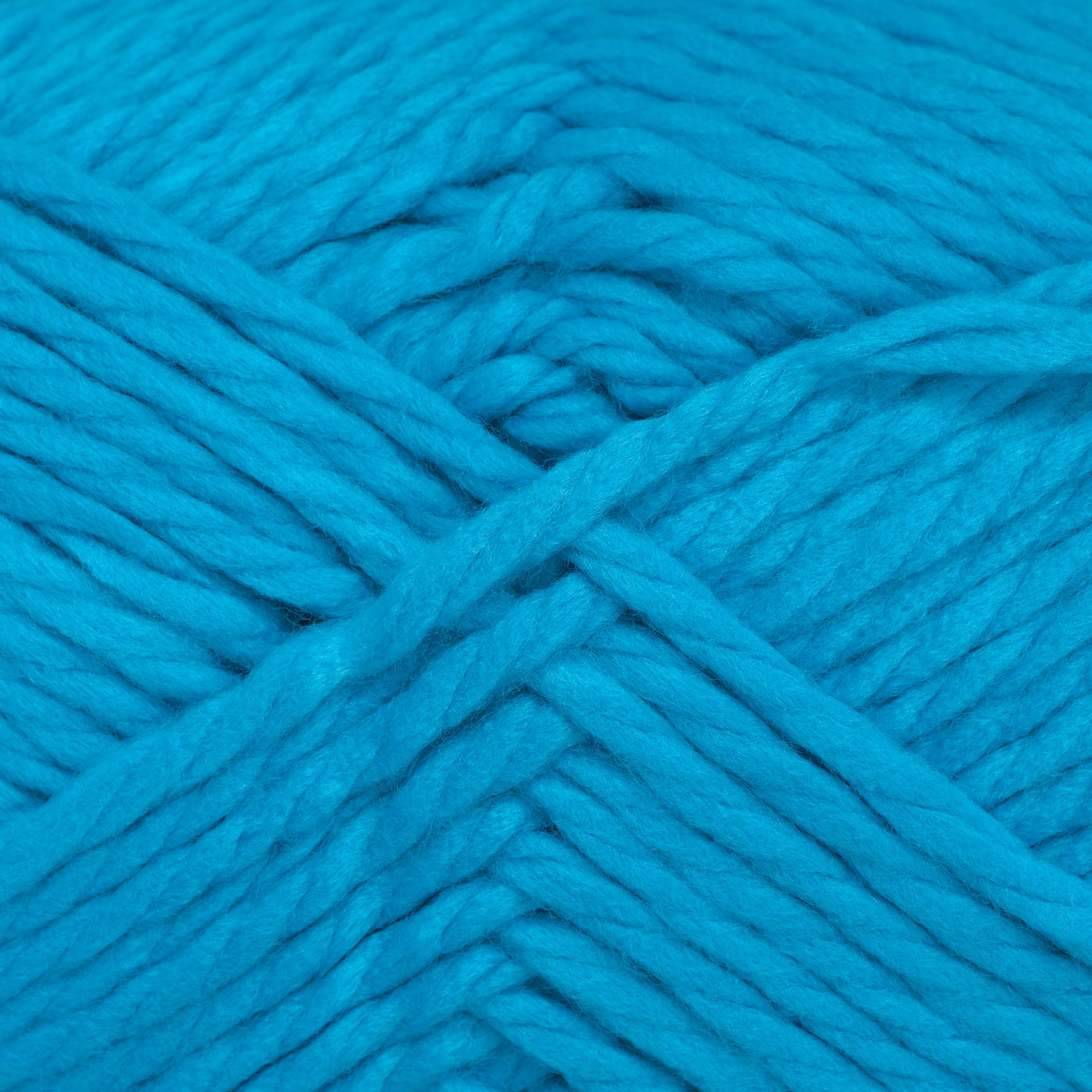 Pepperell Jumbo Roving 3-Ply Craft Yarn - 8 oz, 150 yds, Turquoise - close-up