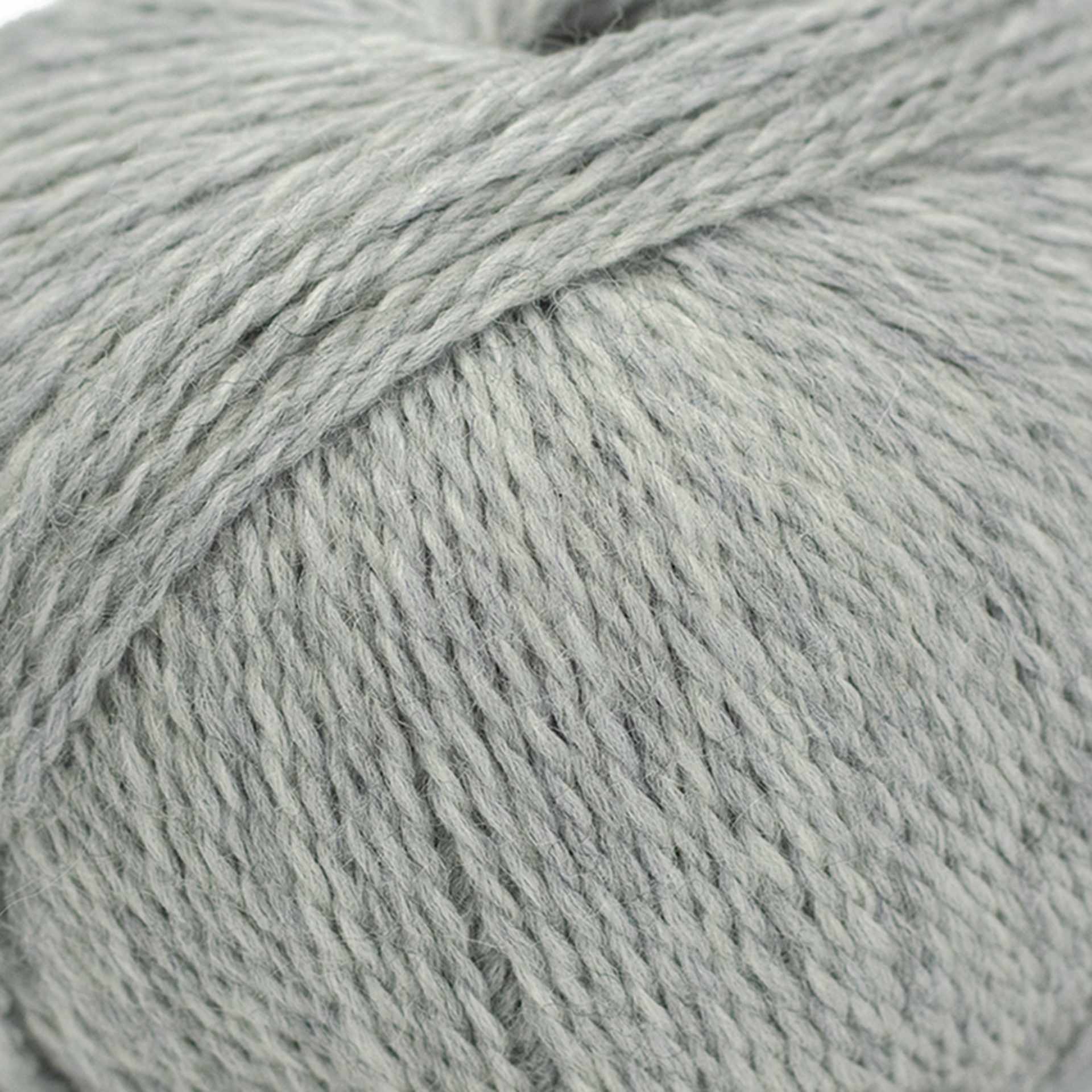 HiKoo Highland Lux Yarn - Mist close up to show texture