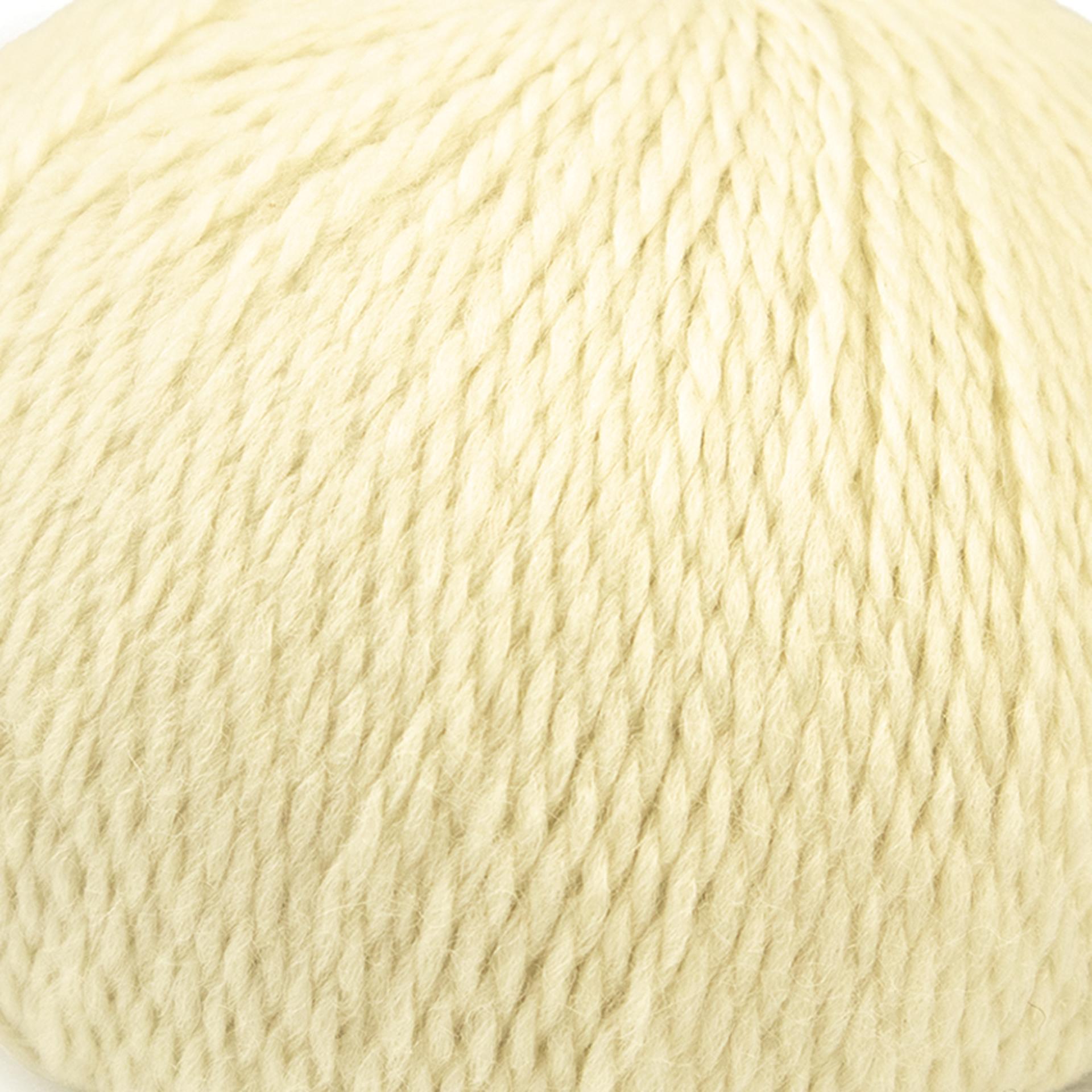 HiKoo Highland Lux Yarn - Natural close up to show texture
