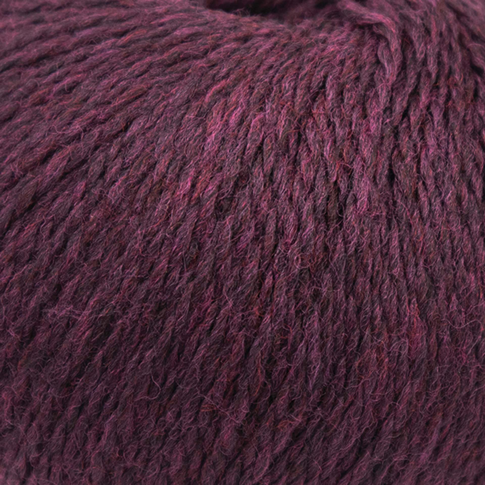 HiKoo Highland Lux Yarn - Sugar Plum close up to show texture 