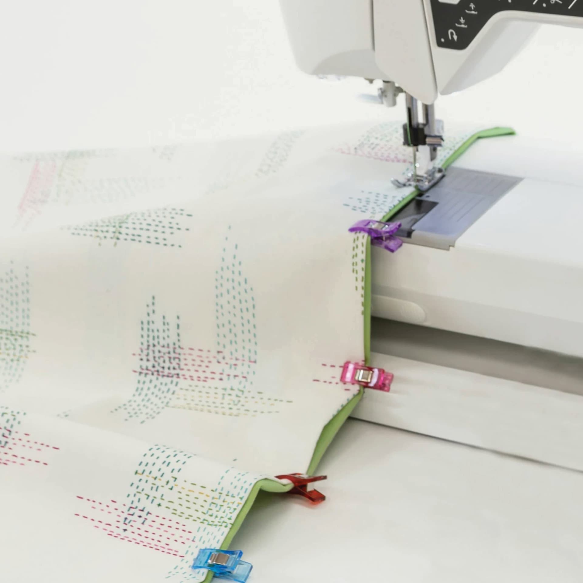 Prym Love Fabric Clips (Fabric on sewing machine with clips)