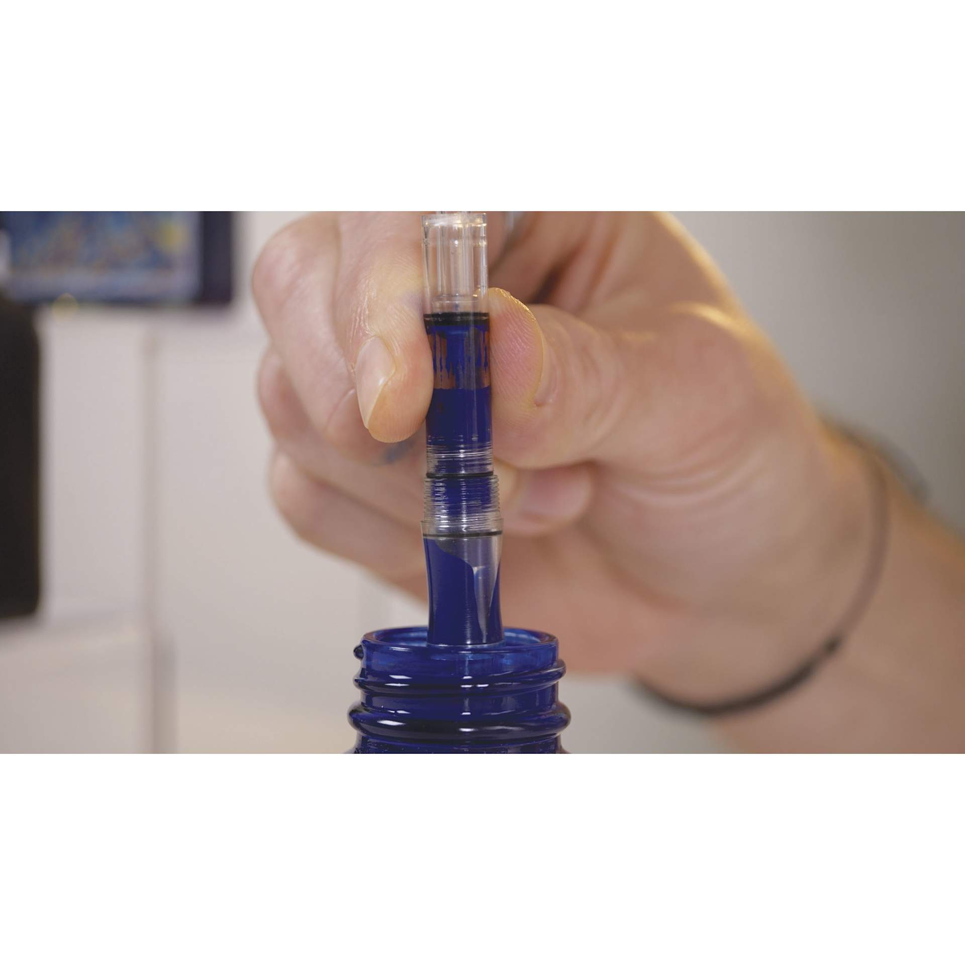 Noodler's Triple Tail Flex Fountain Pen, ink being absorbed inside pen when dipped
