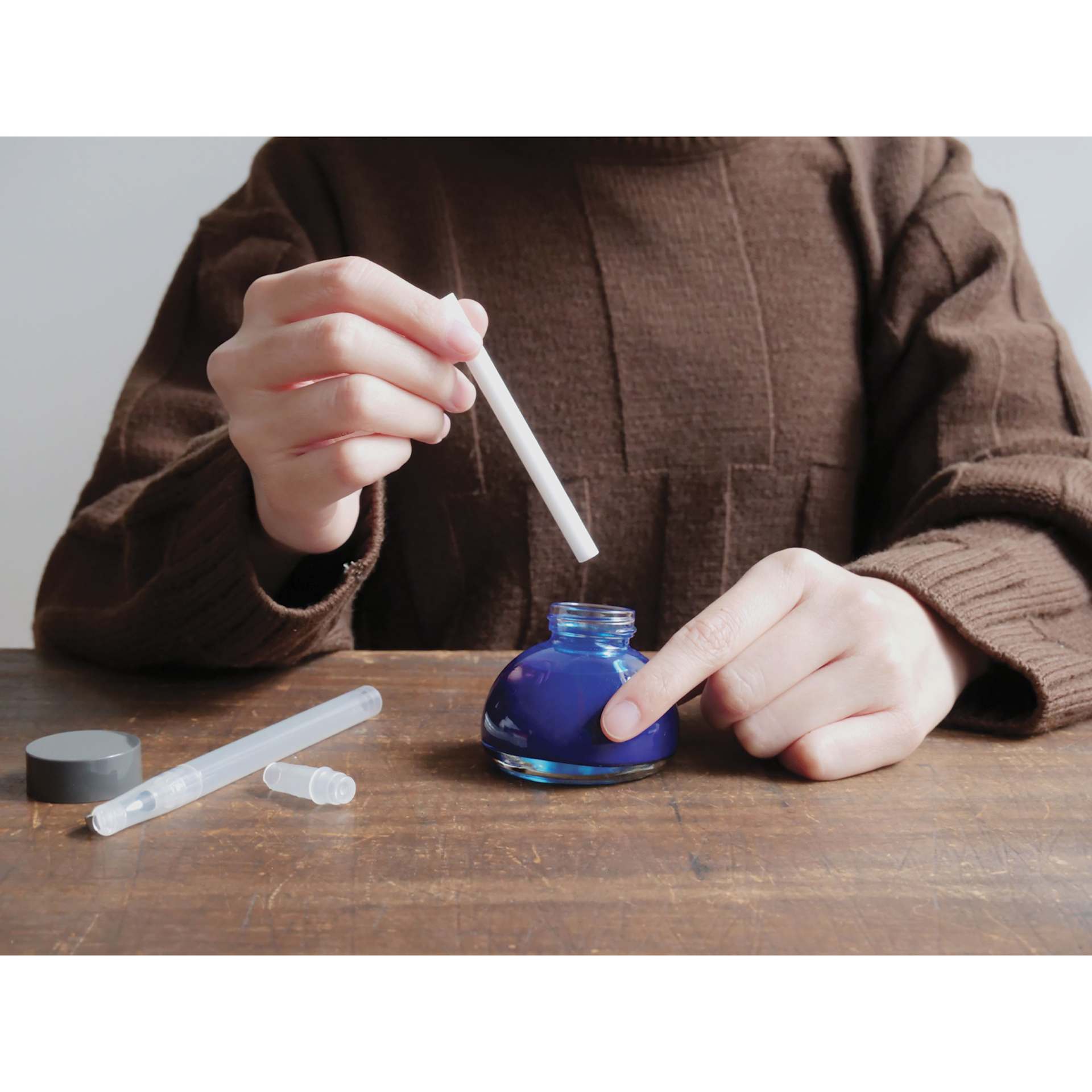 Kakimori Colour Liner Kit, ink reservoir in hand with open ink bottle (not included)