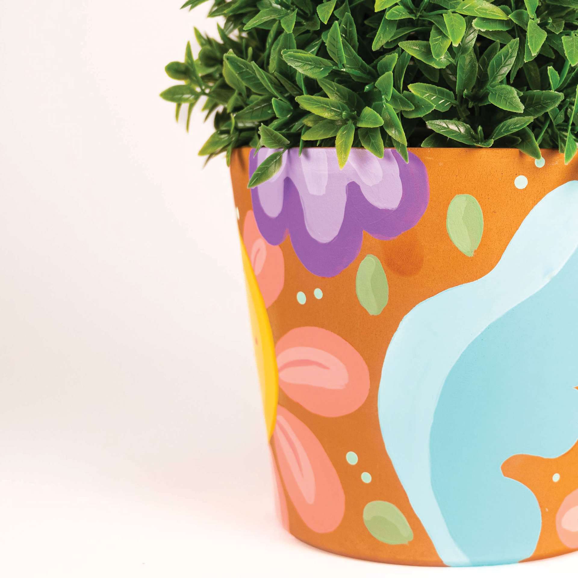 DecoArt Thrift Flip Multi-Surface Paint finished plant pot example DecoArt Thrift Flip Multi-Surface Paint finished plant pot example