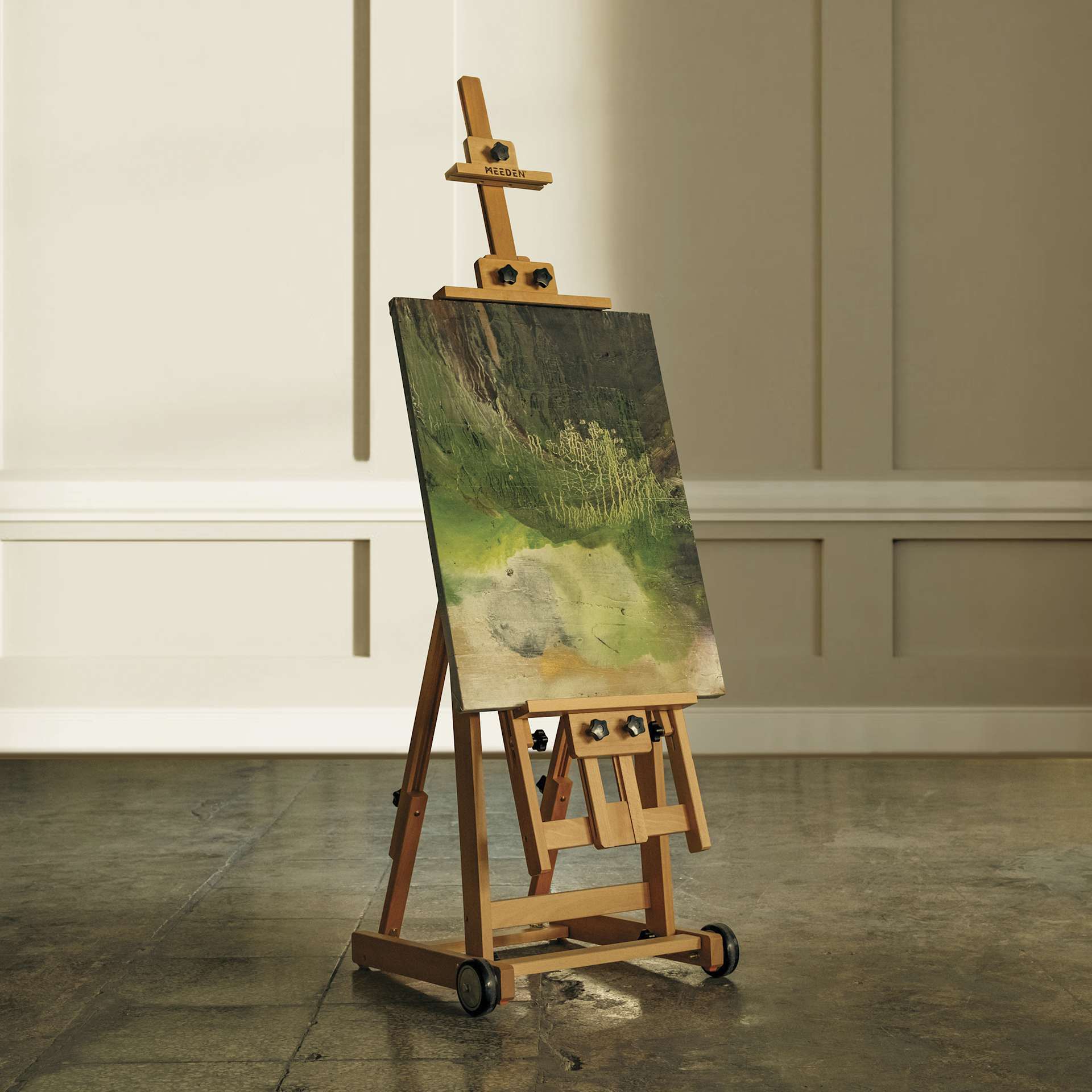 Meeden Versatile H-Frame Easel - holding canvas