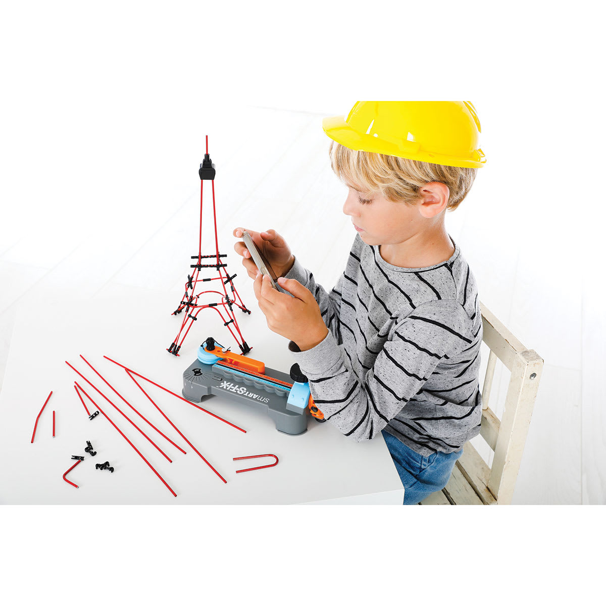 Flycatcher smART STIX Eiffel Tower Kit (Child making Eiffel Tower)