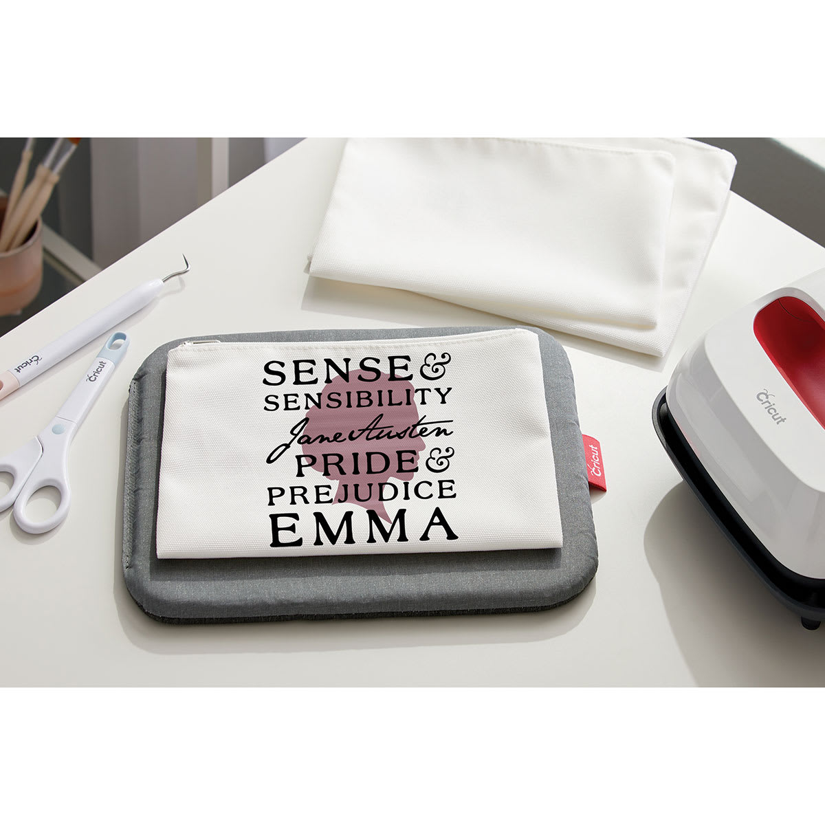 Cricut Cosmetic Bag Blanks - Set of 3, White (Sample cosmetic bag with design)