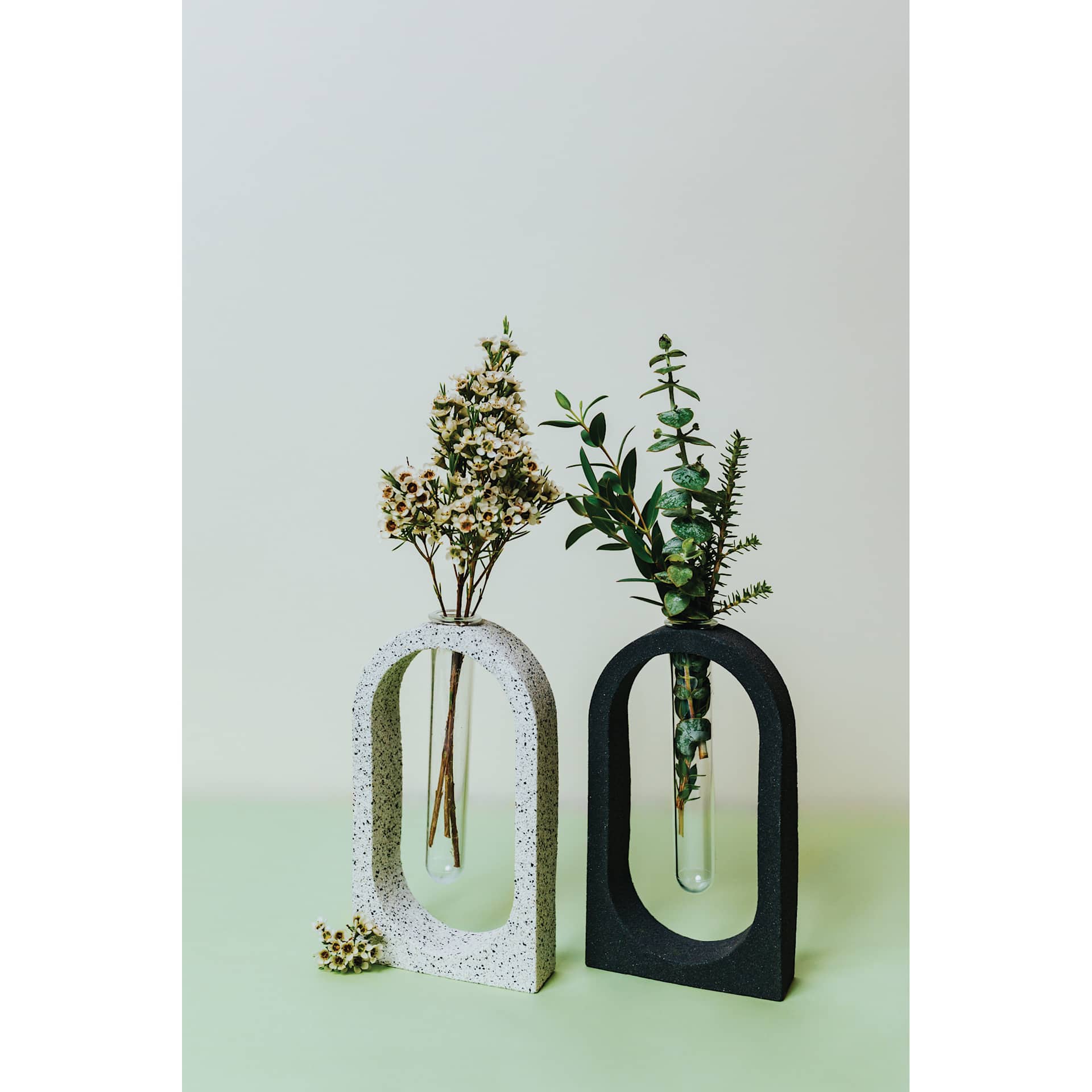 Jesmonite Silicone Bud Vase finished project with two possible colors