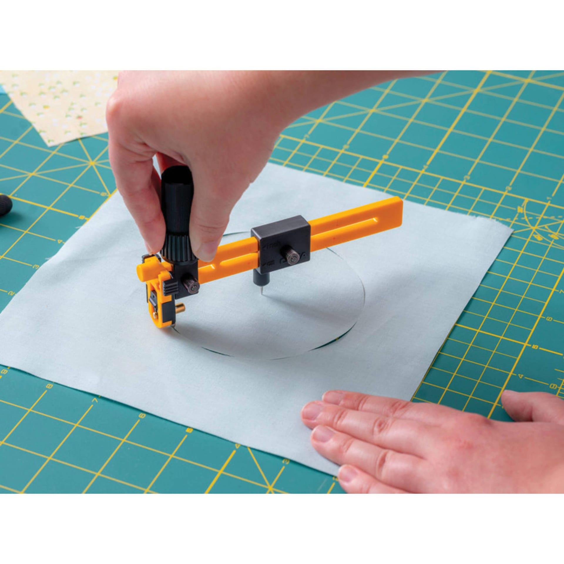 Olfa Rotary Circle Cutter - 18 mm, cutting out a circle on paper