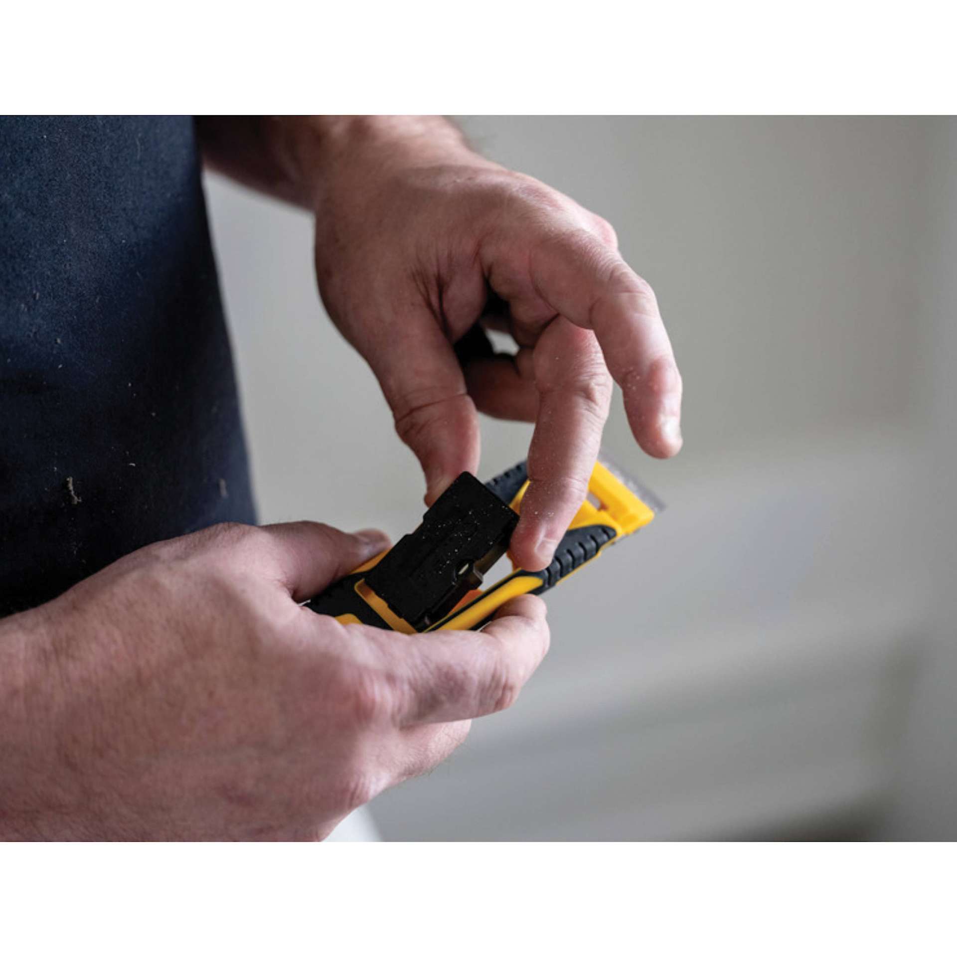 Olfa Mini Glass Scraper, cover and blade storage in hand