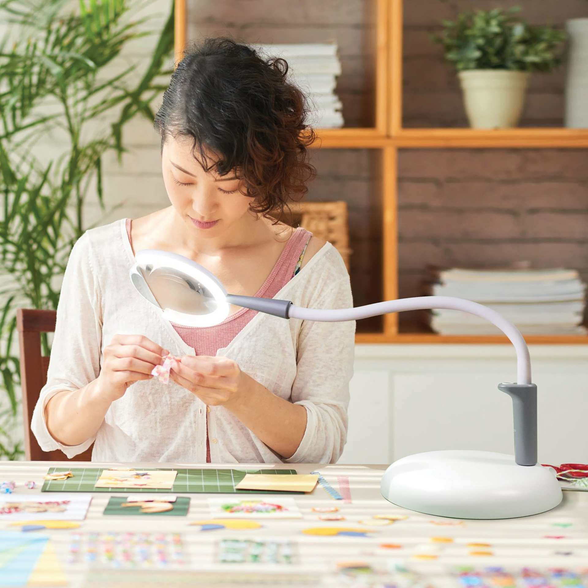 Daylight Magnificent Pro Floor Lamp - in use as a table lamp