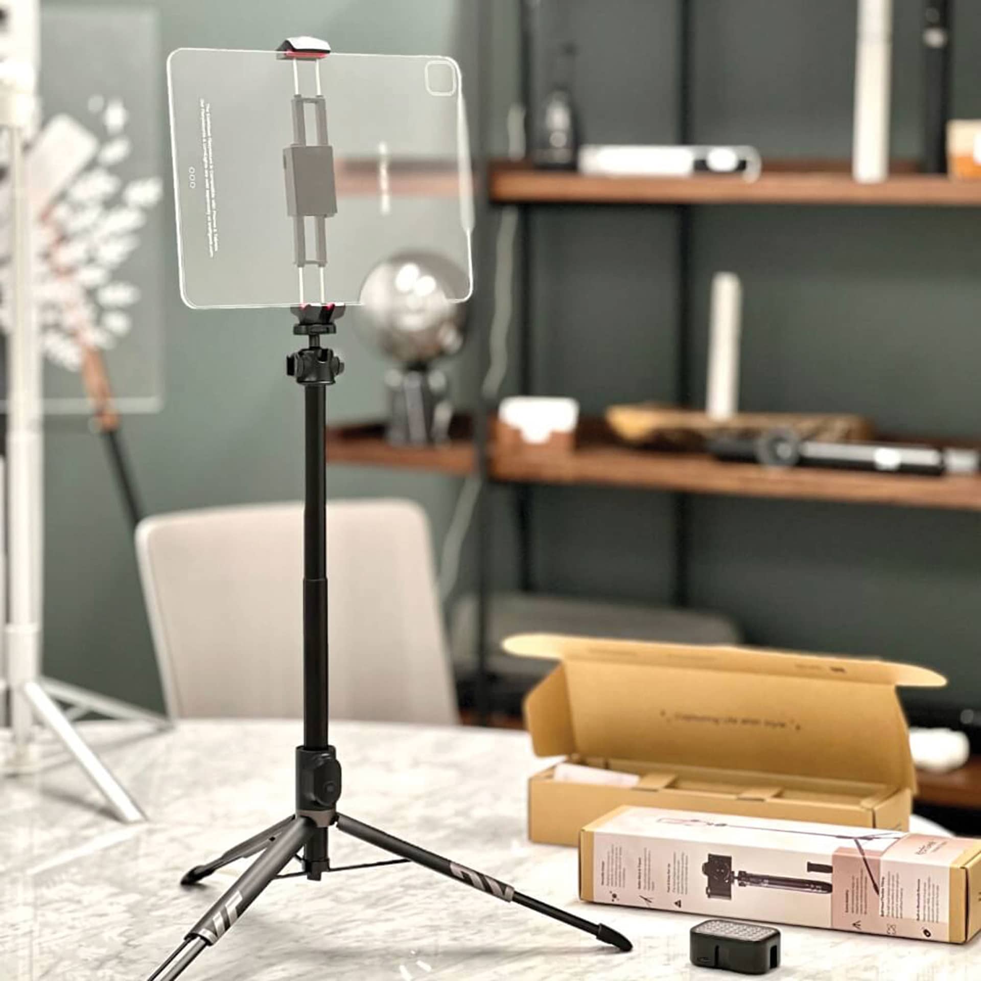 KraftGeek FlexyMount - attached to tripod, tripod not included