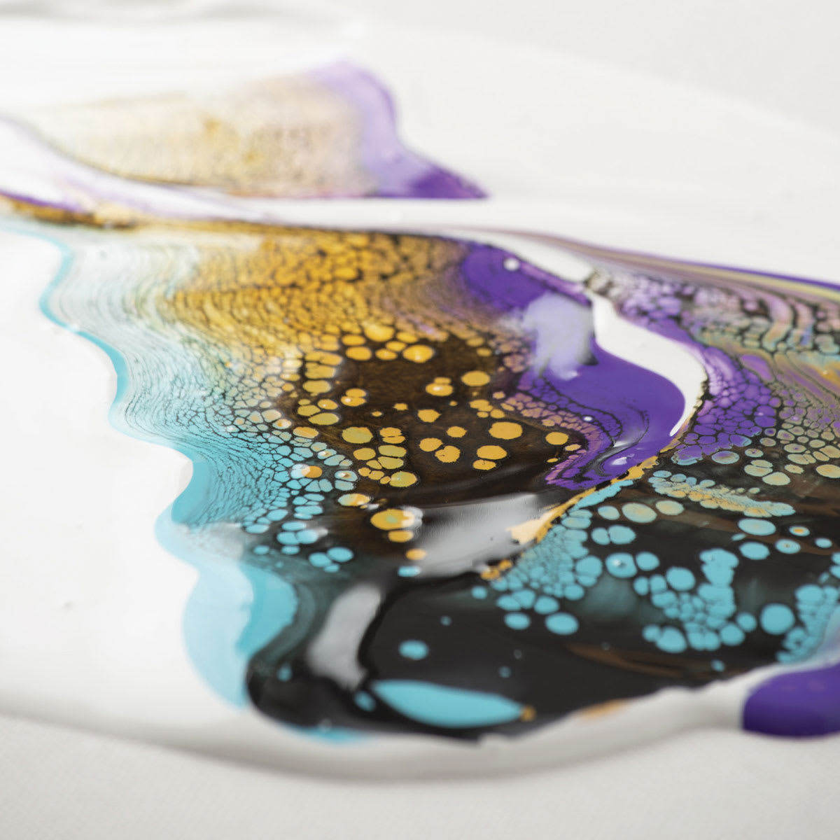 Pebeo Ultimate Pouring Medium (Close up of cells forming in paint pour) Pebeo Ultimate Pouring Medium (Close up of cells forming in paint pour)