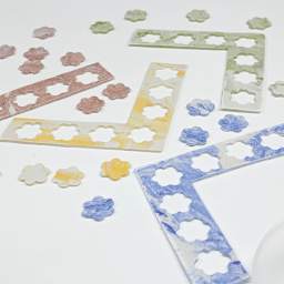DAS Idea Mix - Assorted colors of Flower shaped discs made with Idea Mix