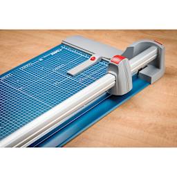 Dahle Premium Rotary Trimmer - 26" Cutting Length, close-up of blade and metal base